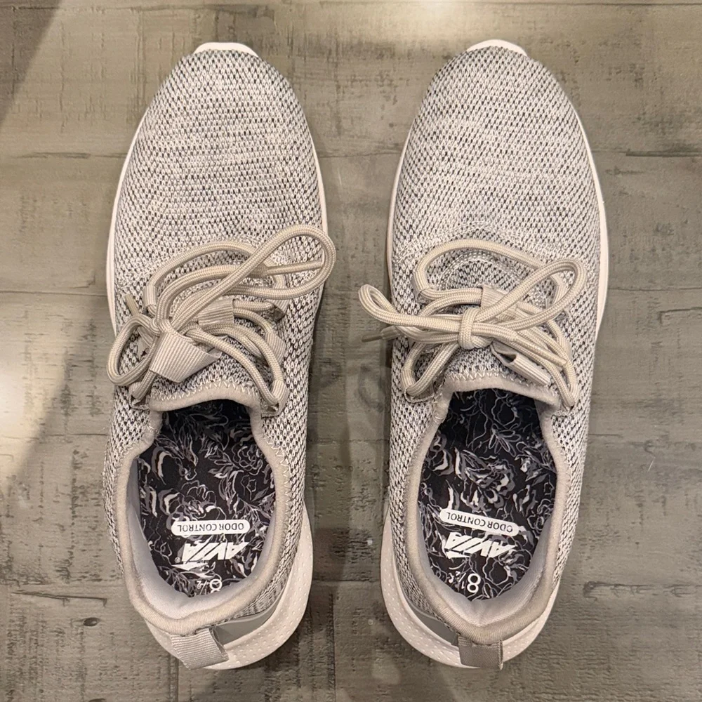 Avia Light Gray Athletic Shoes. Casual Every Day Shoe Womens 8.5. Minimal wear. - Picture 2 of 10